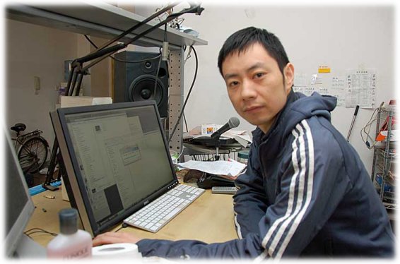 映像作家、胡戈（２００９年１１月、上海の自宅で筆者が撮影）
