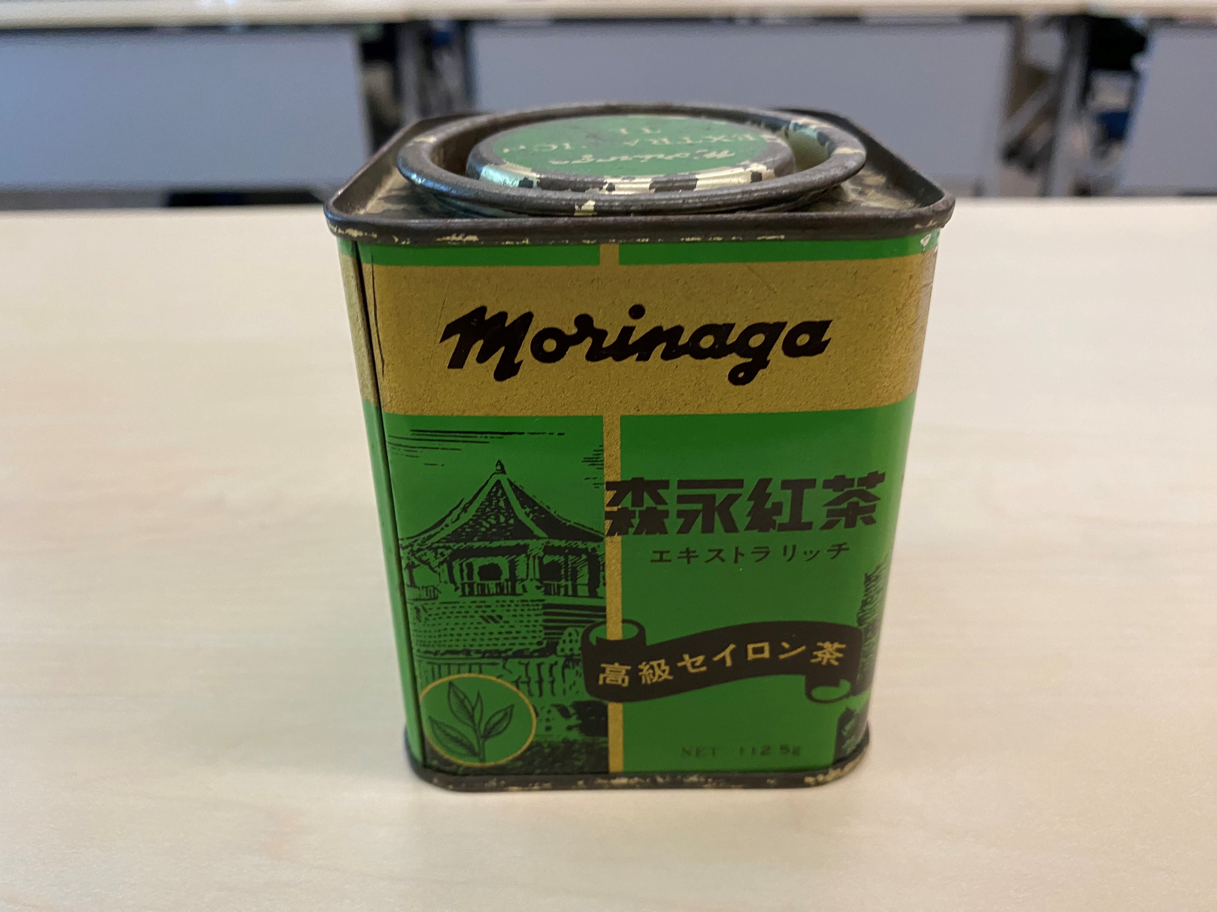 森永紅茶の缶